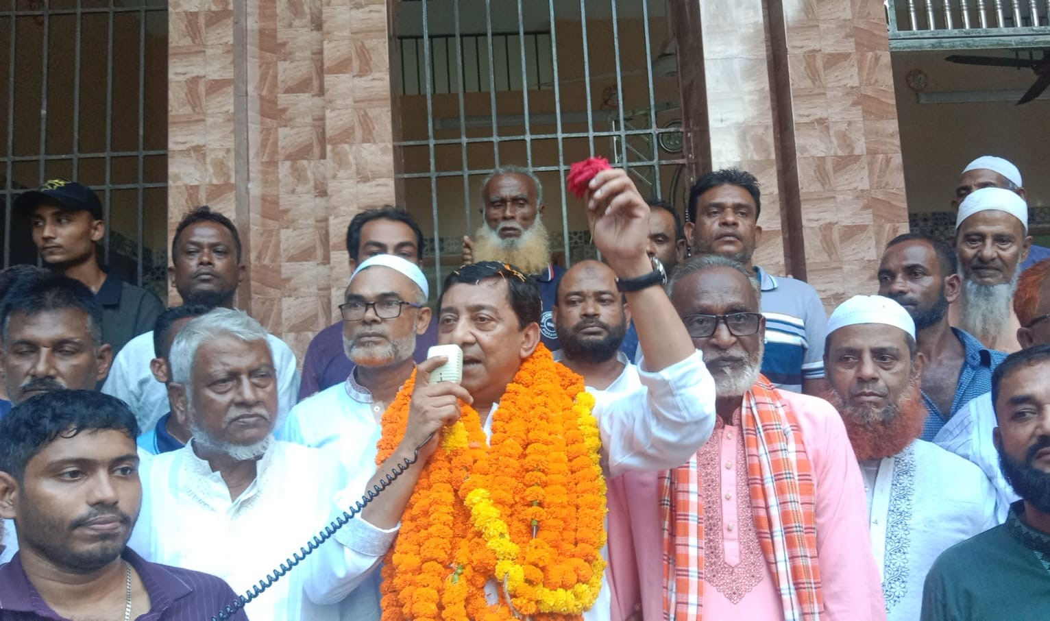 বিষ্ণপুর ইউনিয়নে দলীয় নেতাকর্মী-জনতার ভালোবাসায় সিক্ত আজম খান